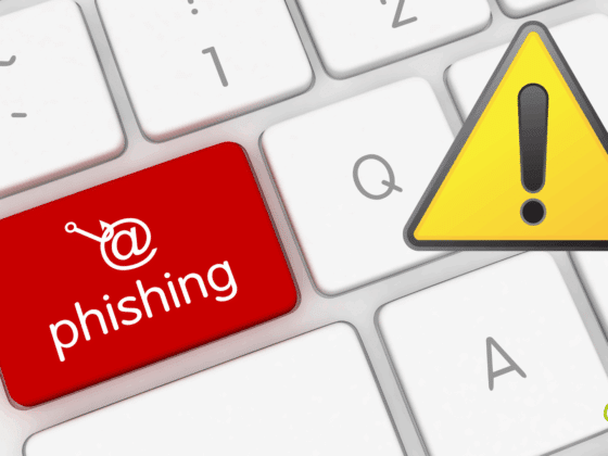 Clavier d’ordinateur avec une touche rouge marquée "phishing" accompagnée d’un symbole d’alerte jaune, illustrant le danger des attaques de hameçonnage par email.
