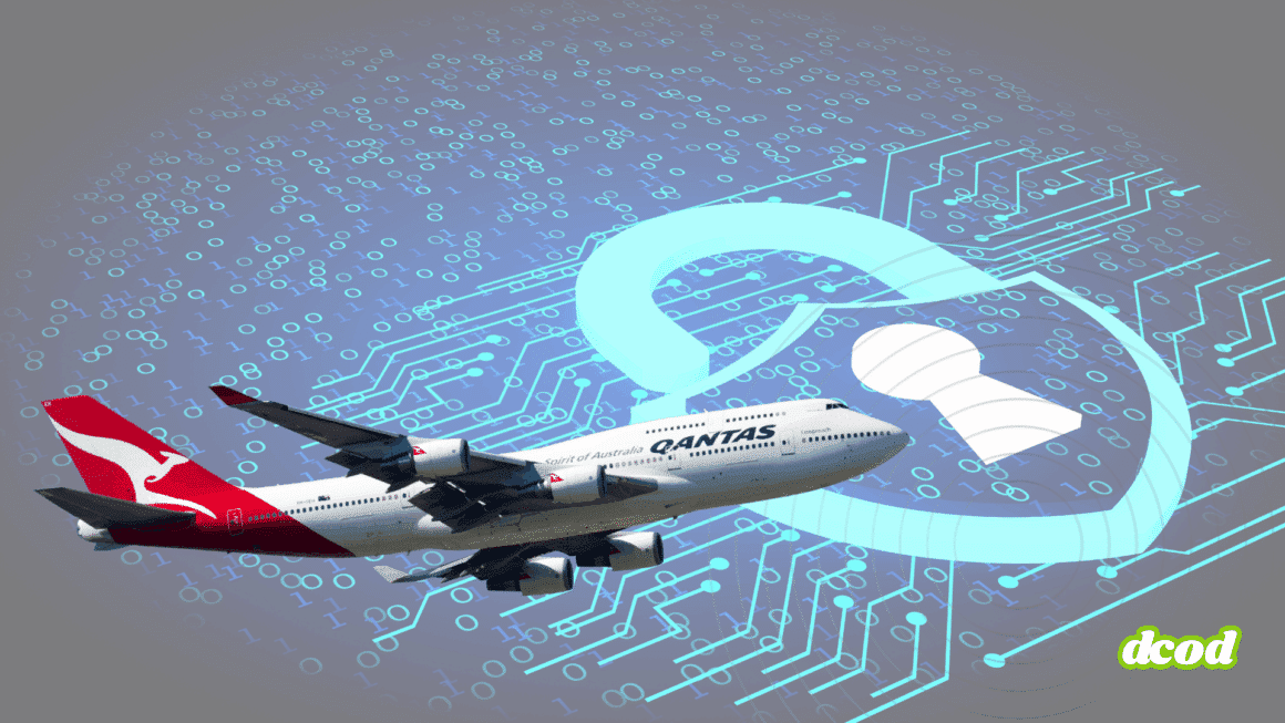 Montage graphique montrant un avion de la compagnie Qantas en vol devant un fond numérique représentant des données binaires et un cadenas bleu ouvert, symbole de faille de sécurité. L’image illustre visuellement une fuite de données ou une cyberattaque ciblant le secteur aérien. Logo « dcod » en bas à droite.