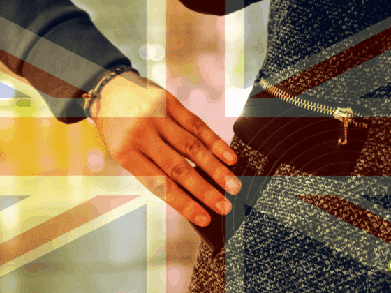 Main en train de dérober un smartphone dans la poche d’une personne, avec en surimpression le drapeau du Royaume-Uni. L’image illustre le démantèlement par les autorités londoniennes d’un réseau criminel ayant exporté illégalement 40 000 téléphones volés vers la Chine. Logo « dcod » en bas à droite.