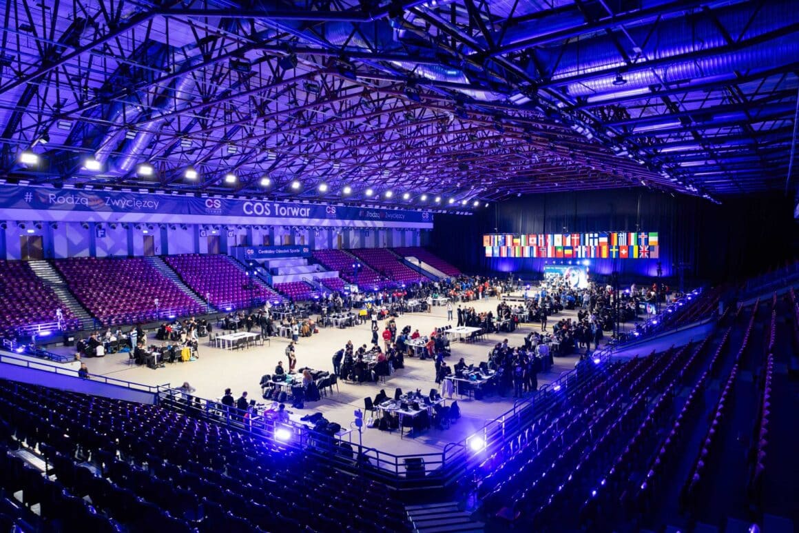 Image de la salle de compétition ECSC2025 en Pologne (source ECSC2025)