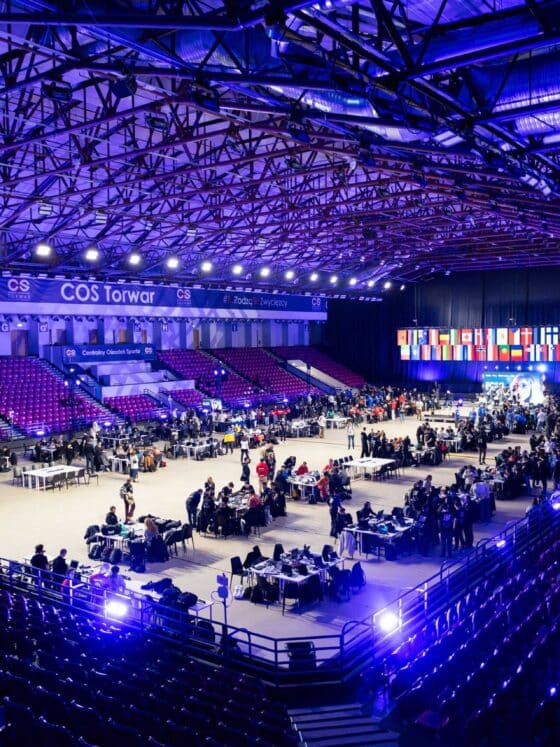 Image de la salle de compétition ECSC2025 en Pologne (source ECSC2025)