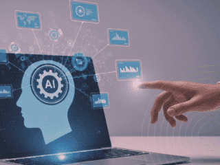 Main humaine pointant vers un écran d'ordinateur portable affichant une silhouette avec une icône "AI", entourée de graphiques de données connectés en réseau, illustrant l’intelligence artificielle et l’analyse de données.