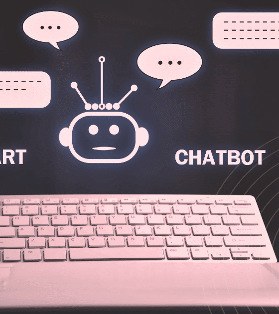 Illustration d’un clavier d’ordinateur avec une icône de chatbot au-dessus, entourée de bulles de dialogue, symbolisant l’intelligence conversationnelle d’un assistant virtuel intelligent. Le mot "SMART" est affiché à gauche du robot et "CHATBOT" à droite.