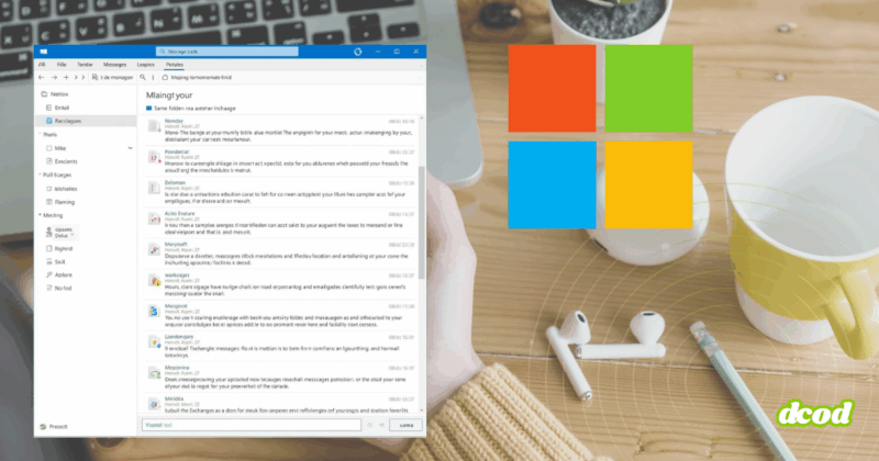 Capture d’écran d’une messagerie ouverte sur un ordinateur portable Windows, affichant une liste de courriels. À droite, le logo coloré de Microsoft est superposé sur un bureau en bois avec une tasse jaune, un crayon, des écouteurs sans fil et une plante verte en pot.