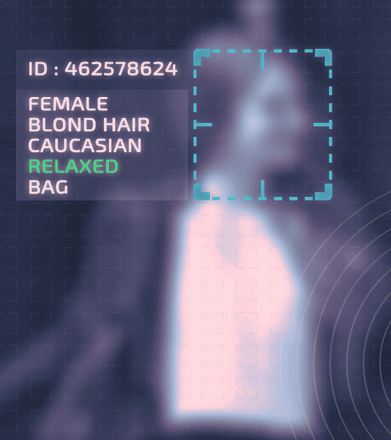 Interface de reconnaissance biométrique affichant le cadrage du visage d’une personne floutée, accompagnée d’étiquettes générées par un système d’analyse automatisée et d’éléments visuels évoquant la détection et le profilage numériques.
