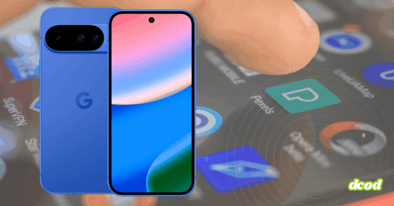 Smartphone Google Pixel 10 en coloris bleu vu de face et de dos, affiché devant un écran de téléphone avec des applications, illustrant l’utilisation tactile et l’interface Android.