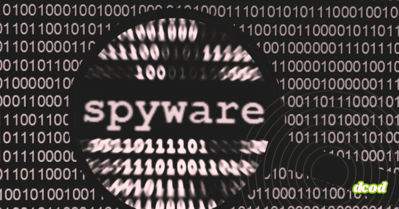 Image montrant le mot « spyware » agrandi au centre d’un fond composé de lignes de code en binaire floues, évoquant une surveillance numérique et l’analyse de données. Un motif circulaire rappelle une cible ou un radar, avec un logo « dcod » en bas à droite.