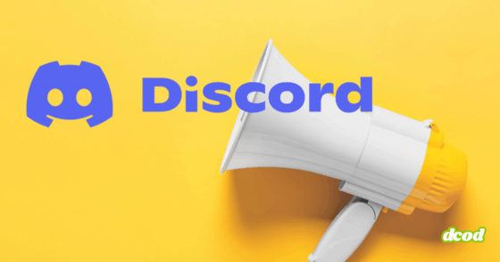 Le logo bleu de Discord apparaît au-dessus d’un mégaphone blanc et jaune posé sur un fond jaune vif.