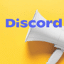Le logo bleu de Discord apparaît au-dessus d’un mégaphone blanc et jaune posé sur un fond jaune vif.