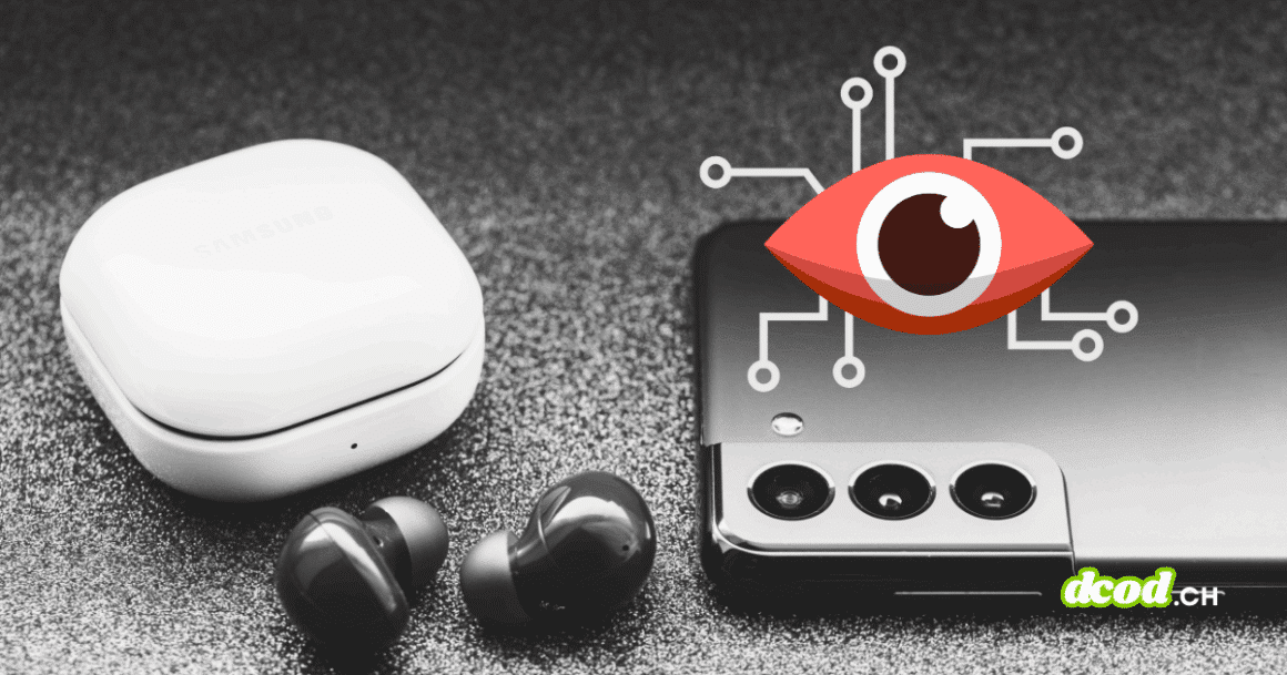 Un smartphone Samsung posé à côté d’écouteurs sans fil, avec une icône d’œil stylisé symbolisant la surveillance numérique.