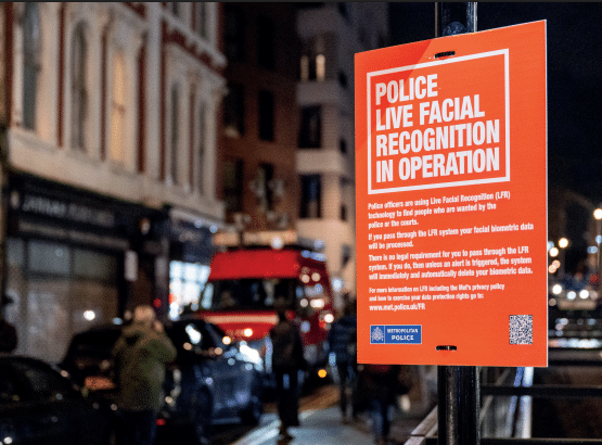 Reconnaissance faciale à Londres : 962 arrestations et des biais persistants 7 Message d'avertissement de reconnaissance faciale en activité (source : Live Facial Recognition Annual Report September 2025)
