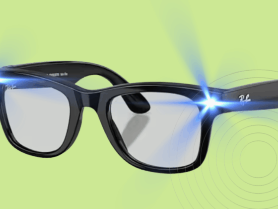 Paire de lunettes noires au style classique projetant des faisceaux lumineux bleus depuis les coins supérieurs, sur fond vert clair, évoquant une technologie avancée ou un effet visuel humoristique.