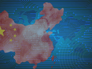 Silhouette rouge de la Chine avec son drapeau intégrée à un réseau de circuits électroniques bleus devant une carte du monde.