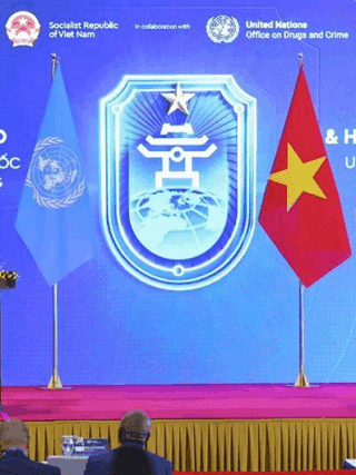 Le Secrétaire général de l'ONU António Guterres (à gauche) et le Premier ministre vietnamien Pham Minh Chinh lors d'une conférence de presse conjointe (source de l'image ONU)