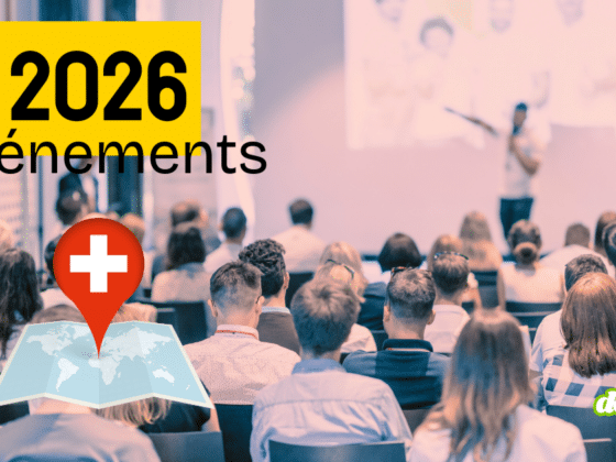 Image promotionnelle pour les événements cybersécurité 2026 en Suisse, montrant une salle de conférence bondée devant un orateur. Un macaron jaune affiche "2026 événements" et une épingle de localisation avec la croix suisse est posée sur une carte du monde.