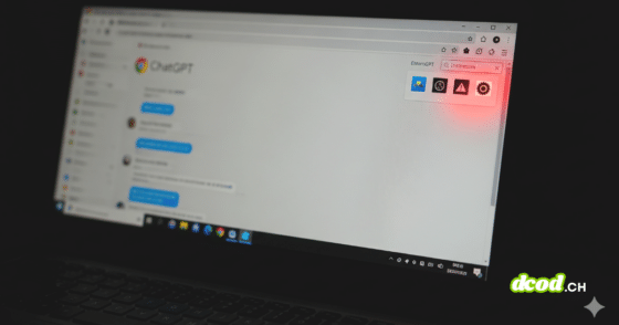Gros plan sur une extension Chrome malveillante exfiltrant des données lors d'une session ChatGPT sur un ordinateur portable