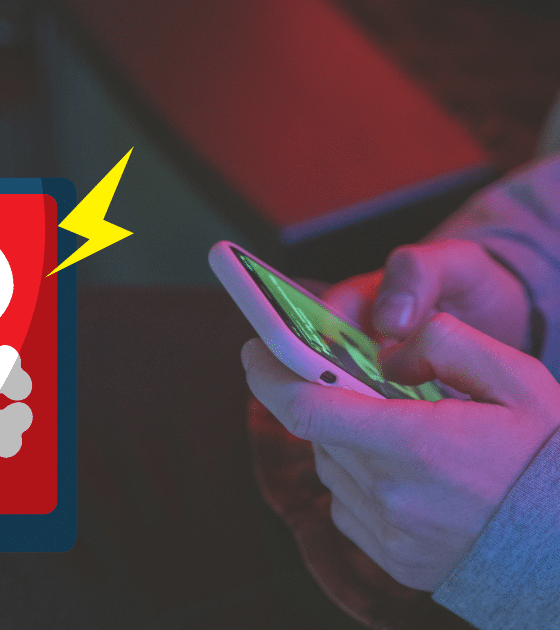 Une personne tient un smartphone tandis qu’un pictogramme de tête de mort signale une alerte de malware mobile.