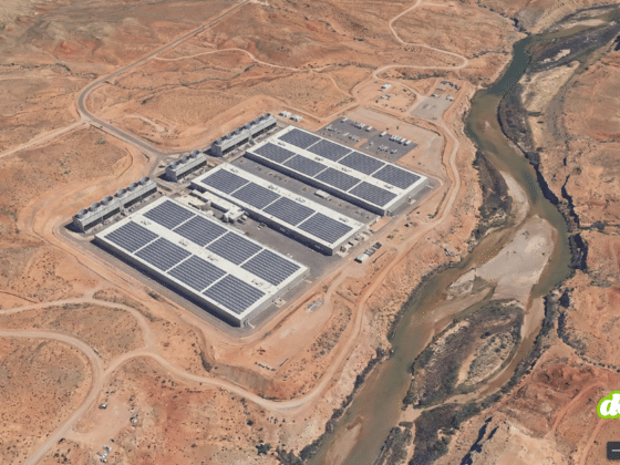 DCOD Vue satellite dun centre de donnees dans le desert