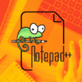 Illustration d'un ordinateur portable avec le logo Notepad++ en premier plan pour un article sur le piratage et l'espionnage informatique.