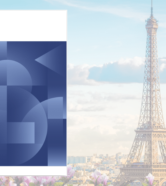 Couverture du document officiel de la Stratégie nationale de cybersécurité 2026-2030 de la France, superposée sur un fond montrant la Tour Eiffel et le logo dcod.ch.