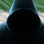 Gros plan en contre-plongée sur la silhouette sombre et sans visage d'un individu portant une capuche. Le tissu vert, blanc et rouge du drapeau iranien est visible à travers l'ouverture de la capuche. Le logo DCOD est situé en bas à droite de l'image.
