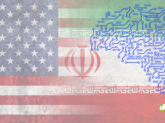 Illustration conceptuelle montrant les drapeaux des États-Unis et de l'Iran en arrière-plan fondu, avec un cerveau humain stylisé composé de circuits imprimés bleus, symbolisant l'utilisation de l'intelligence artificielle dans les conflits géopolitiques et cybernétiques.