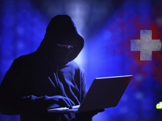 Silhouette de hacker en sweat à capuche noir utilisant un ordinateur portable devant un fond bleu numérique, avec le drapeau suisse stylisé en arrière-plan.