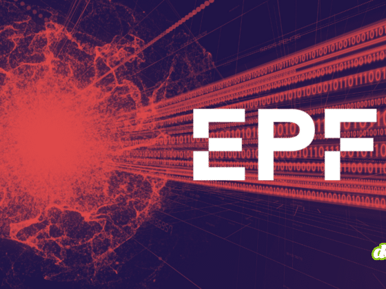 Illustration conceptuelle sur l'informatique quantique montrant le logo de l'EPFL en blanc sur un fond technologique rouge et violet, avec des flux de données binaires et une structure atomique stylisée.