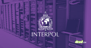 Illustration d'une salle de serveurs informatiques avec le logo d'Interpol en blanc sur un filtre violet, symbolisant le démantèlement d'infrastructures cybercriminelles lors de l'opération Synergia III.