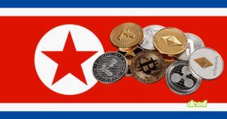 Illustration montrant le drapeau de la Corée du Nord superposé à un tas de pièces de cryptomonnaies (Bitcoin, Ethereum, XRP, Litecoin), symbolisant le vol de 285 millions de dollars au protocole Drift par un groupe nord-coréen.