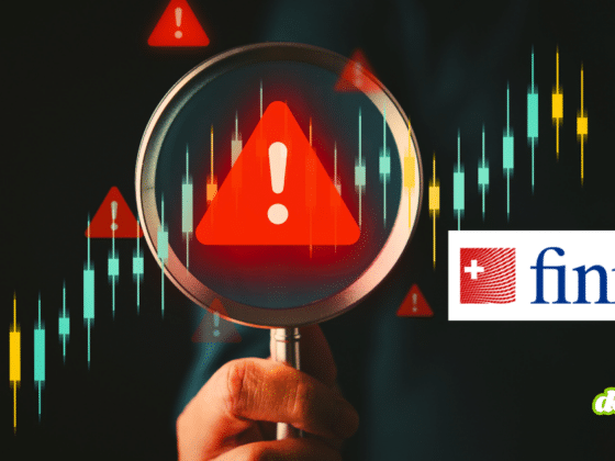 Illustration DCOD montrant une loupe sur des graphiques financiers avec une alerte rouge centrale. Elle souligne l'enquête de la FINMA révélant que 42% des banques manquent de politique contre la fraude numérique. Logos FINMA et DCOD.ch visibles.
