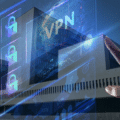 Illustration conceptuelle montrant le bâtiment d'Europol avec des hologrammes de cadenas sécurisés et un globe marqué "VPN", symbolisant la saisie des serveurs de First VPN qui s'effondre.