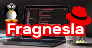 Un ordinateur portable ouvert affiche des lignes de code informatique sur fond noir. À gauche de l'écran se trouve le manchot mascotte de Linux, et à droite, un chapeau rouge de type fedora. Le mot "Fragnesia" est inscrit en grandes lettres blanches entourées de rouge au premier plan. Dans le coin inférieur droit, le logo d'un média d'information est visible.