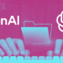 Illustration montrant des mains tapant sur un clavier avec les logos d'OpenAI et de ChatGPT, symbolisant le lancement du bug bounty pour sécuriser le modèle GPT-5.5.