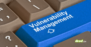 Gros plan sur un clavier d'ordinateur où la touche Entrée, de couleur bleue et marquée du logo d'un média tech, affiche l'inscription en blanc Vulnerability Management pour illustrer la divulgation de failles par un chercheur face à Microsoft.