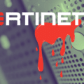 Logo de Fortinet marqué d'une coulée de liquide rouge symbolisant la fuite de données FortiBleed et la compromission de pare-feu, sur fond de serveurs réseau flous.