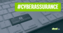 Gros plan sur un clavier d'ordinateur avec une touche sécurisée « cyber security » sous un bandeau vert #CYBERASSURANCE, évoquant la réaction ultra-rapide des entreprises face aux cybermenaces dopées par l'IA. Logo dcod.ch.`