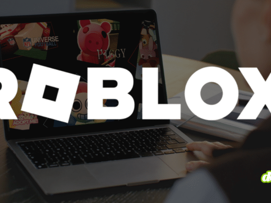 Un ordinateur portable ouvert affichant différents jeux de la plateforme Roblox, illustrant une enquête sur les méthodes par lesquelles des pirates s'emparent de créations entières et de leurs revenus.