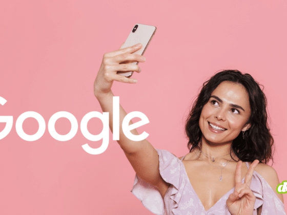 Une femme se prenant en selfie avec son smartphone à côté du logo Google, illustrant l'intégration de la vidéo selfie pour débloquer un compte Google.