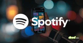 Logo Spotify et main tenant un smartphone affichant l'application, illustrant la décision de Spotify d'exclure les faux artistes IA de ses recommandations.