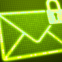 Illustration numérique d'une enveloppe email sécurisée par un cadenas lumineux vert pour les standards SPF, DKIM et DMARC