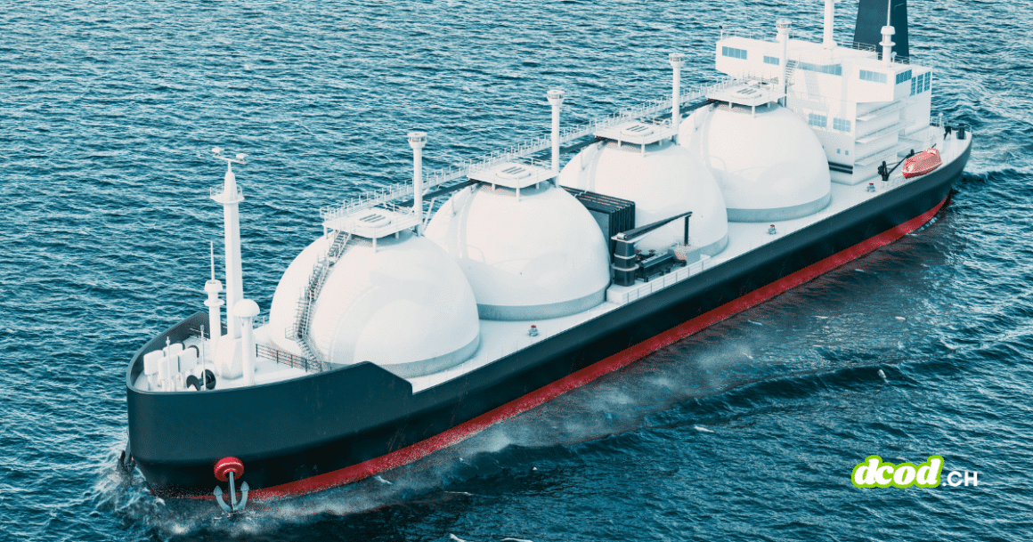 Vue aérienne d'un navire méthanier doté de réservoirs sphériques blancs naviguant sur l'océan