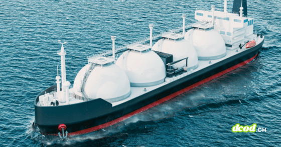Vue aérienne d'un navire méthanier doté de réservoirs sphériques blancs naviguant sur l'océan