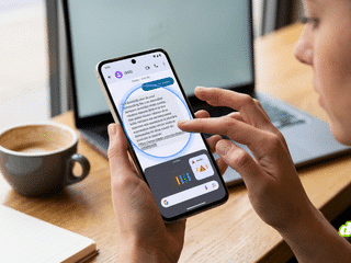 Utilisation de Circle to Search sur Android pour analyser un SMS suspect entouré au doigt sur l'écran d'un smartphone.