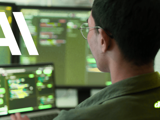 Développeur analysant du code informatique sur des écrans avec le sigle AI, illustrant l'audit automatisé