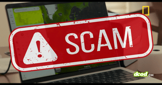 Ordinateur portable affichant une cartographie et estampillé d'un tampon d'alerte rouge avec la mention SCAM