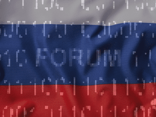 Drapeaux de la Russie recouvert de code binaire numérique et du mot Forum, illustrant l'analyse historique du forum cybercriminel Exploit.in.