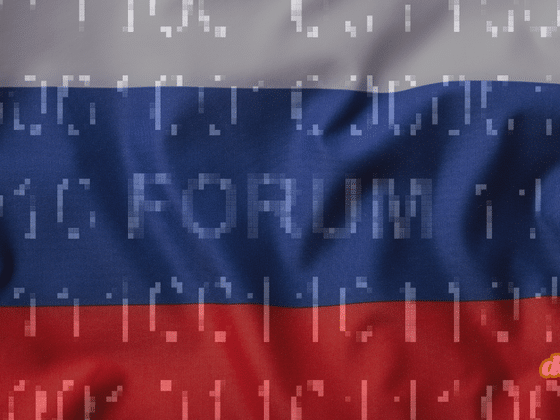 Drapeaux de la Russie recouvert de code binaire numérique et du mot Forum, illustrant l'analyse historique du forum cybercriminel Exploit.in.