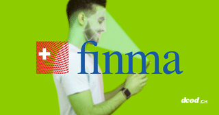 Un utilisateur scanné par reconnaissance faciale sur son smartphone devant le logo de la FINMA, illustrant la détection du vivant et la lutte contre les deepfakes dans la finance suisse.